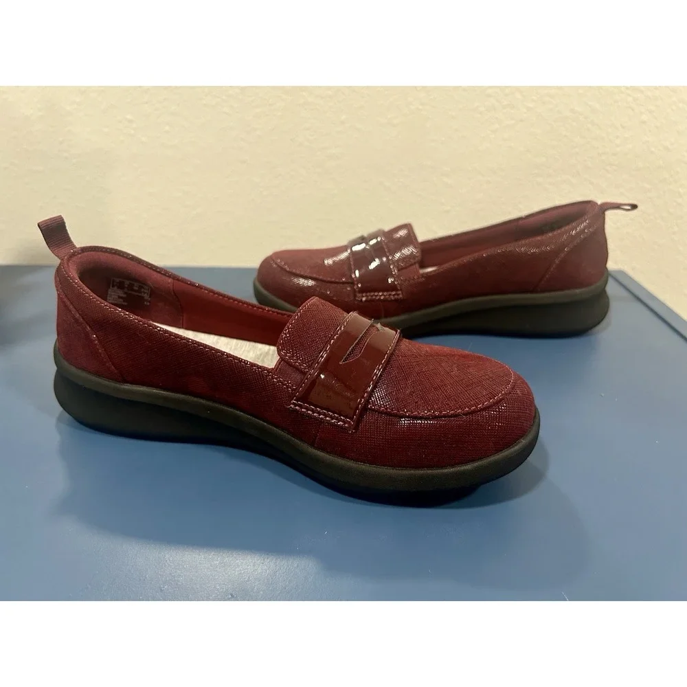 Clarks‎ Cloudsteppers Ayla Form Penny Loafers Womens 8 Red Slip On Preppy